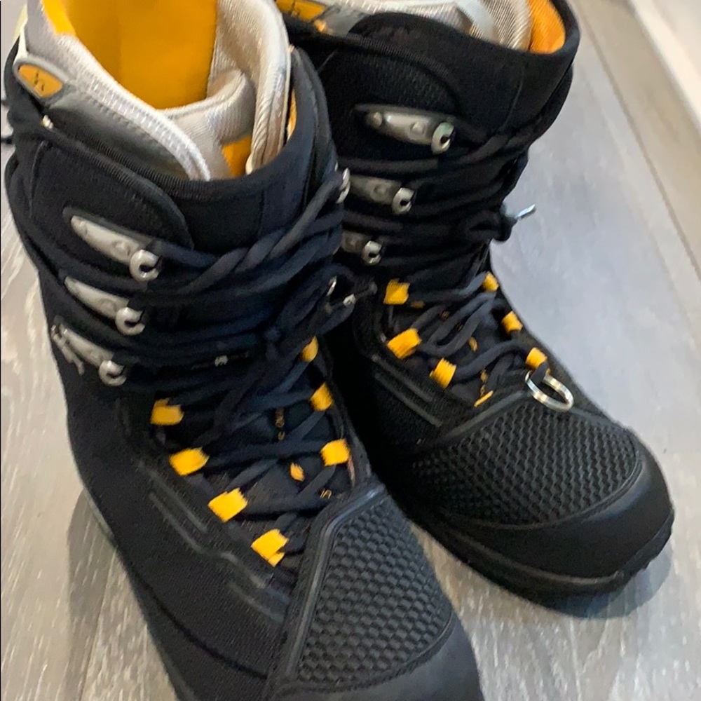 Snowboarding shoes new